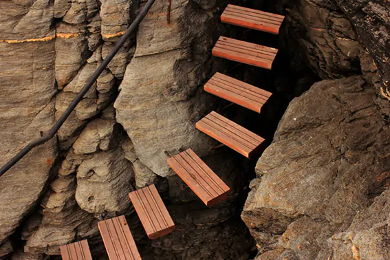 Descenso entre rocas - Madera21