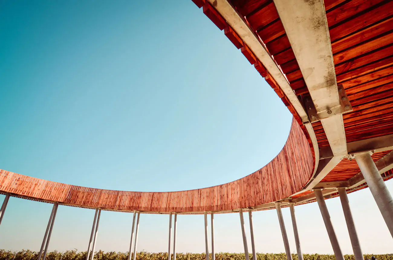 Un mirador de madera en forma de espiral