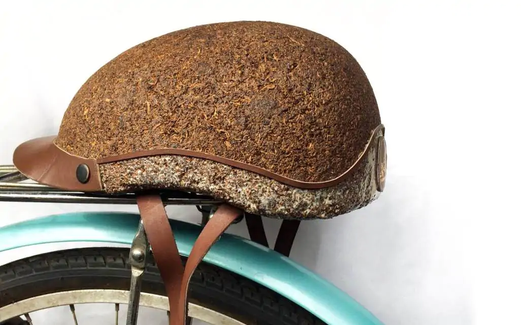 Estudiantes de diseño industrial sorprenden con casco para ciclista en base a biomateriales - Madera21