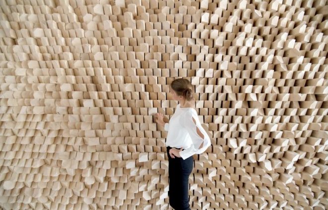 gramazio-kohler-augmented-acoustic-timber-wall-designboom-03