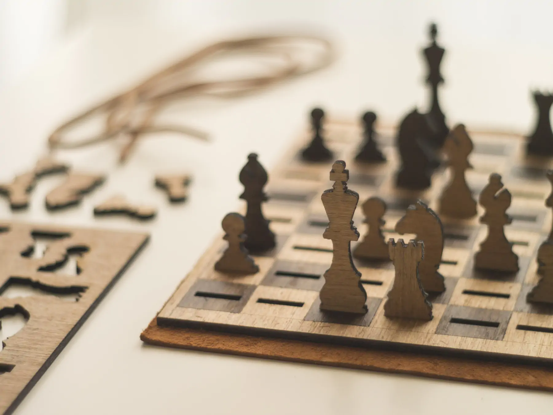 ¿Tienes ajedrez? Presentan un juego de ajedrez plano de corte láser diseñado por Peter Baeten - Madera21