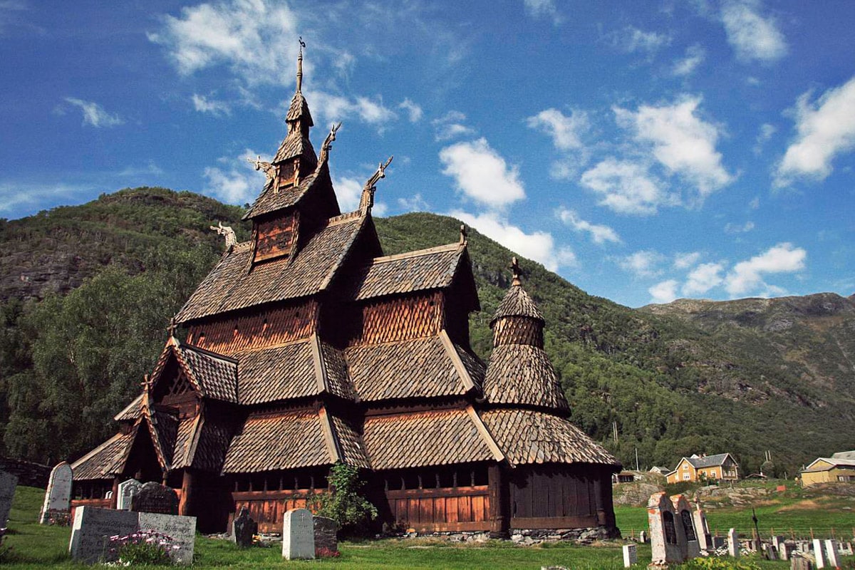 Stavkirke: Las iglesias medievales de madera en Noruega