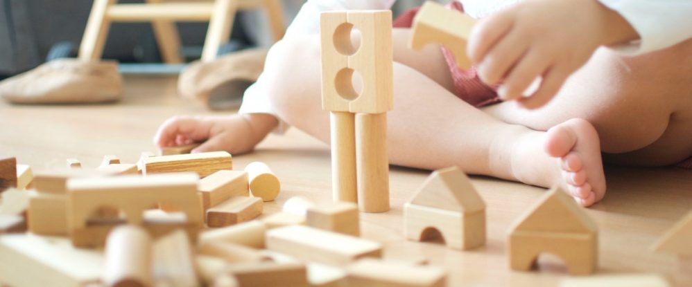 Juguetes madera para niños: una opción clásica funciones desde y aprendizaje hasta terapéutica