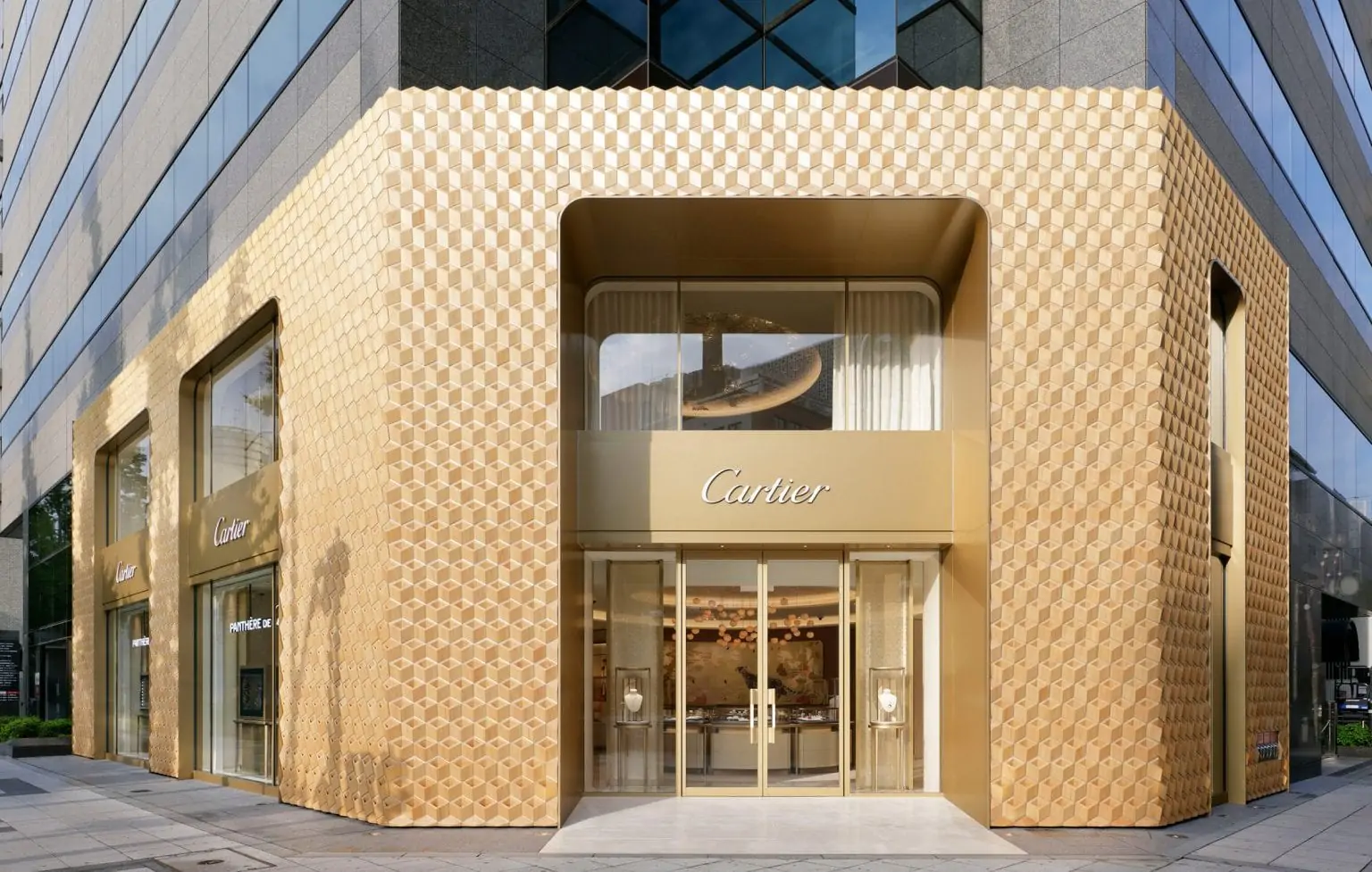 Estudio japonés crea fachada en madera para reconocida marca internacional de relojes y joyerías - Madera21