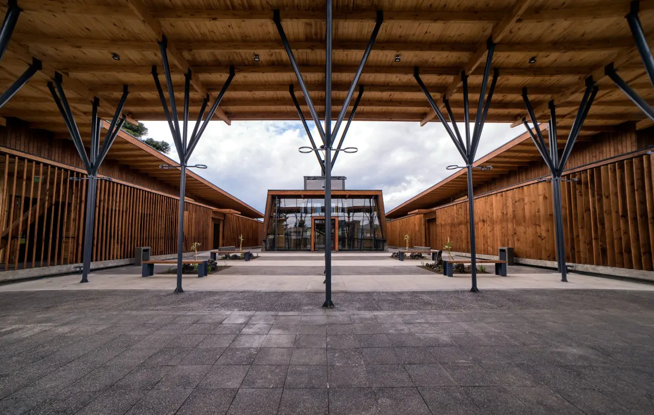 Proyecto que transforma el Mercado de Abastos de Curacautín fue el ganador del Concurso de Obras de Arquitectura en madera 2021 - Madera21