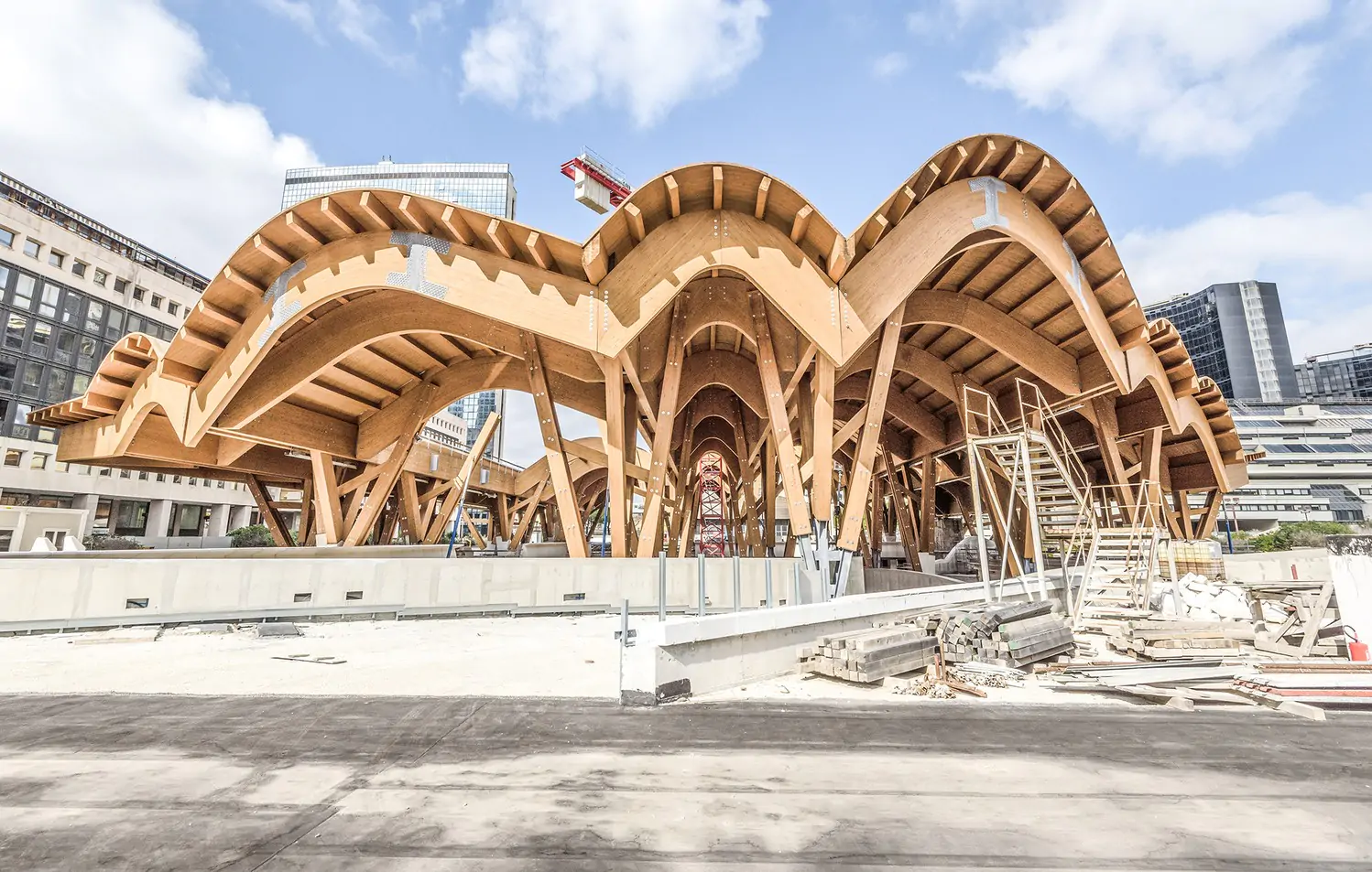 Destacado estudio español construye una estación de metro con madera maciza en Nápoles - Madera21