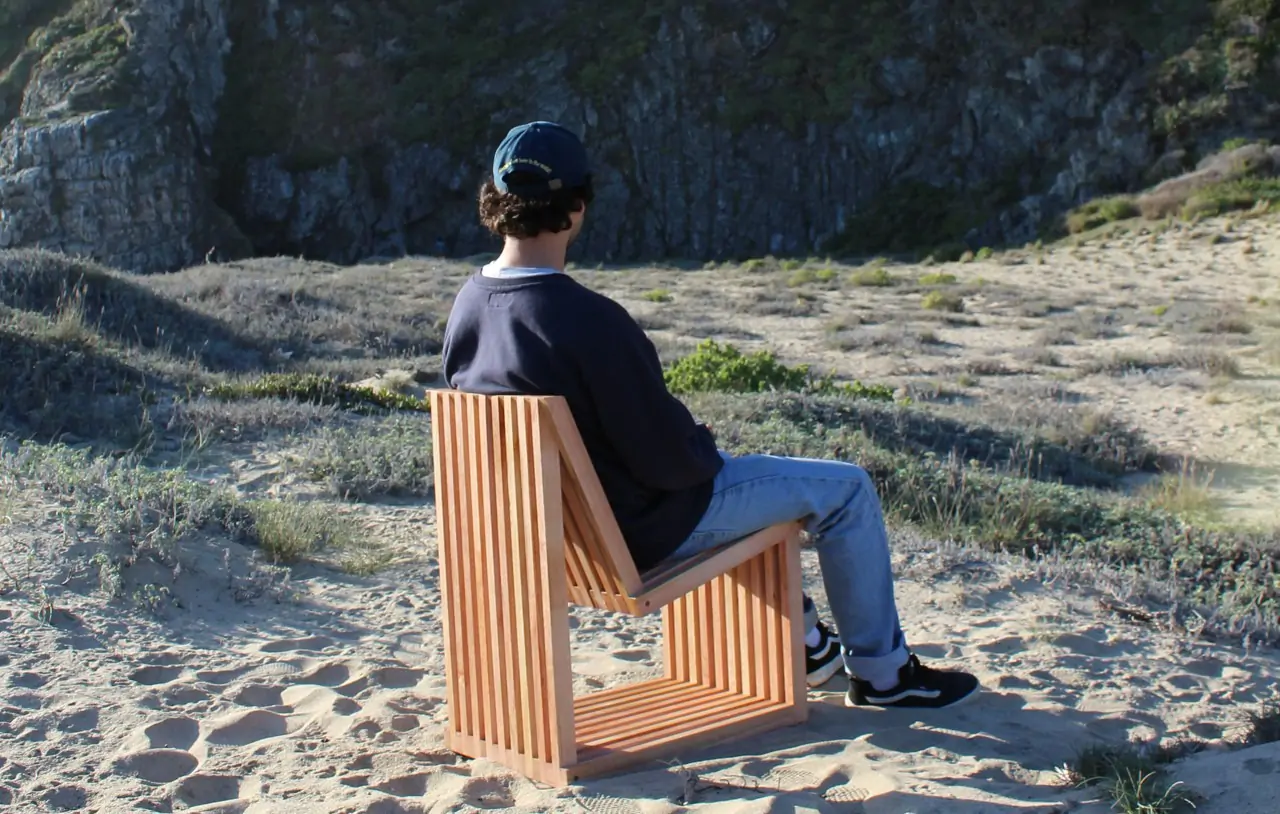 Estudio chileno diseña una silla en madera basada en la meditación y el bienestar - Madera21