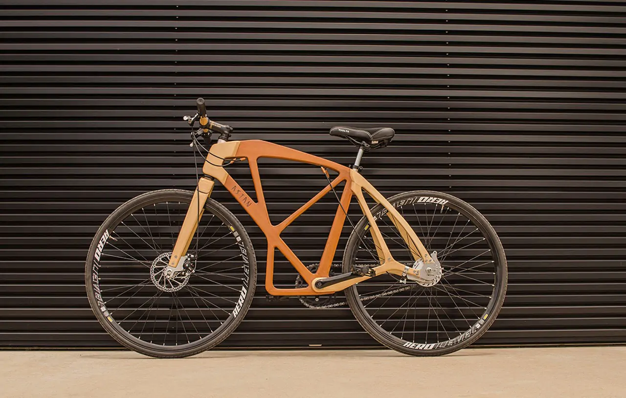 Diseñadores brasileños elaboran una bicicleta con madera, fibras naturales y resina vegetal - Madera21