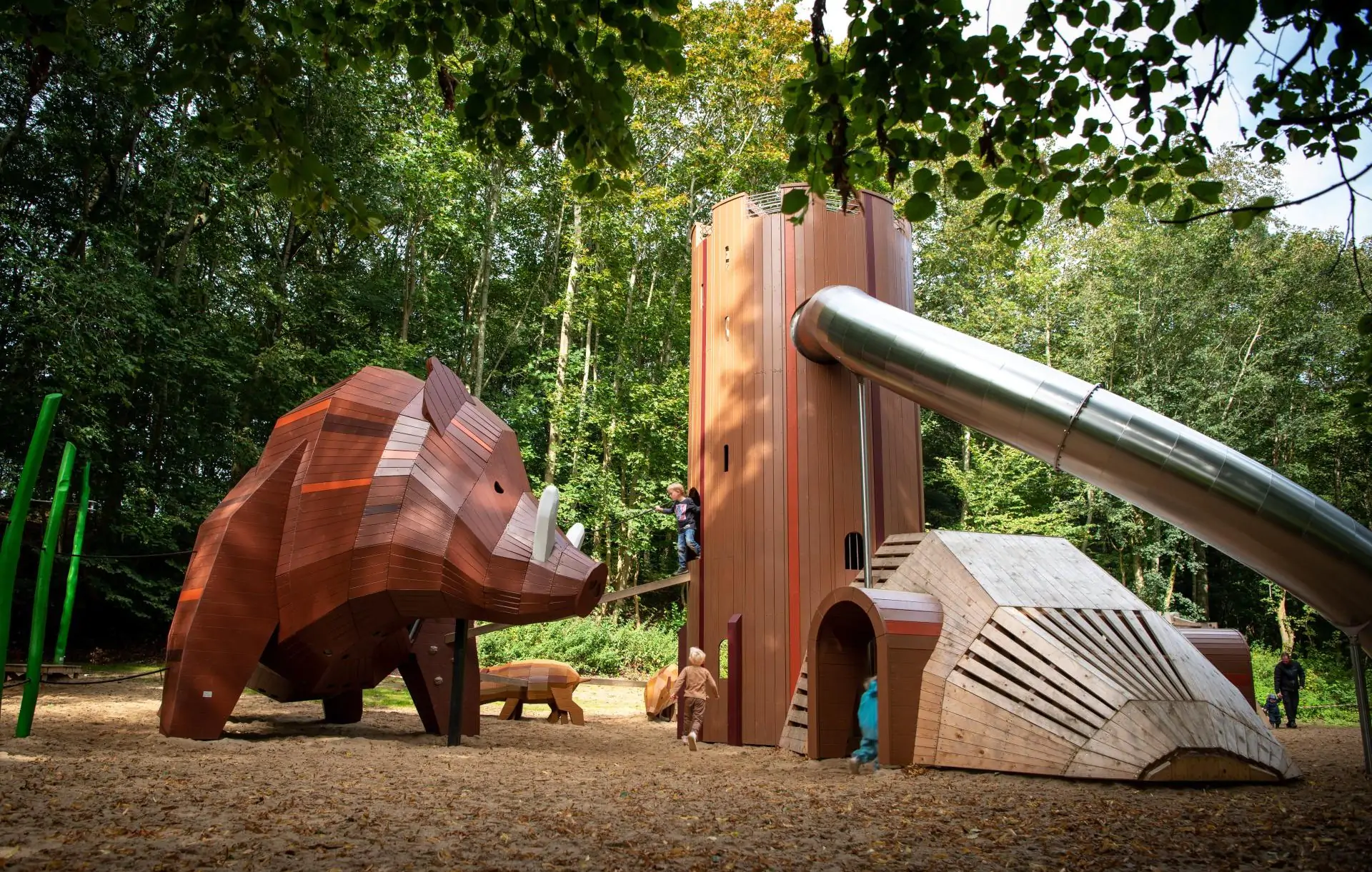 Firma danesa influenciada por la escenografía teatral crea parques infantiles sustentables con madera - Madera21