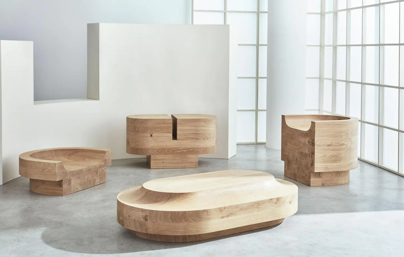 Colección de muebles en madera se inspira en las formas de sentarse y en la conexión con el suelo - Madera21