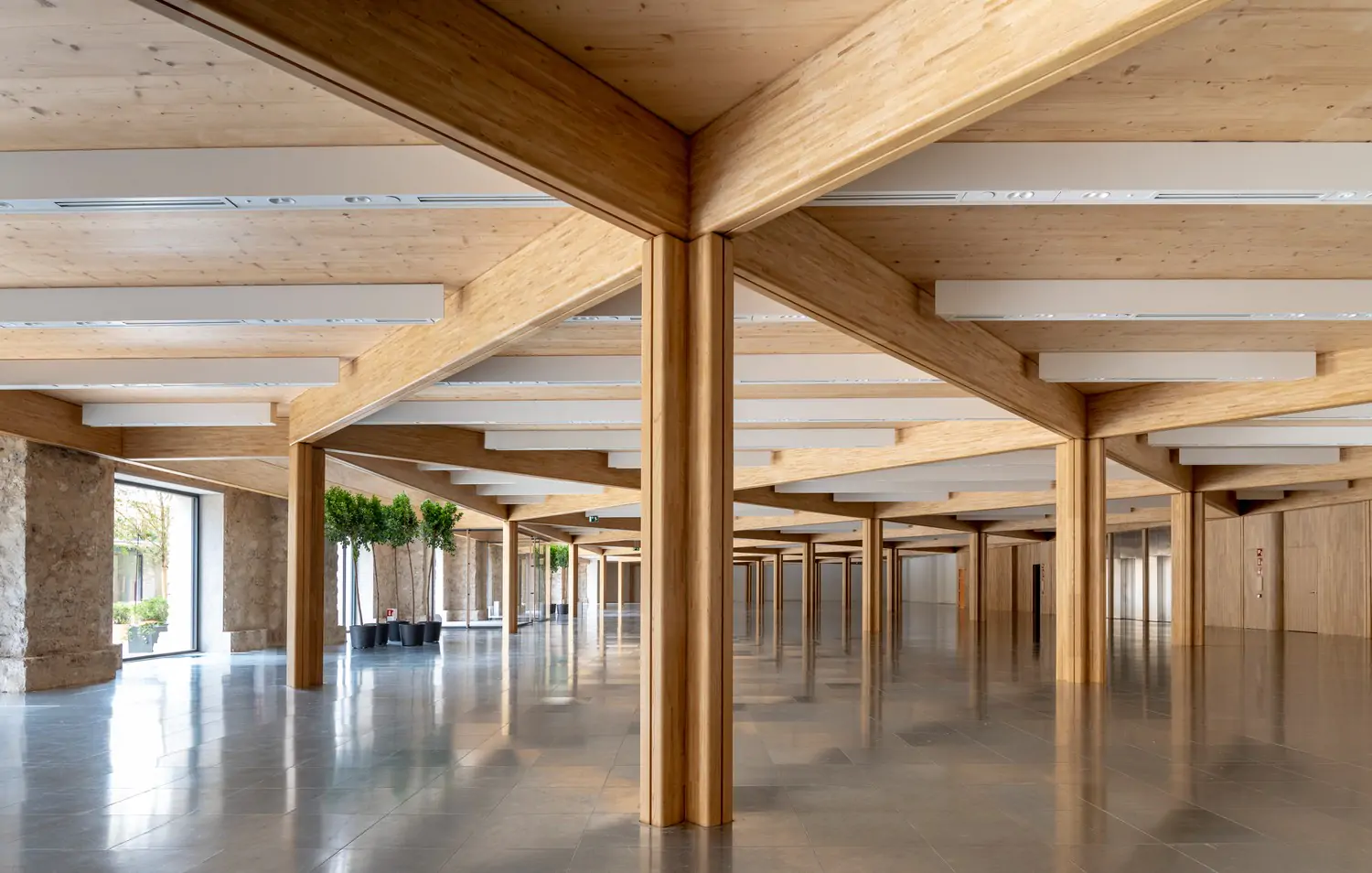 Se instala una estructura de madera desmontable en antigua planta de gas madrileña - Madera21
