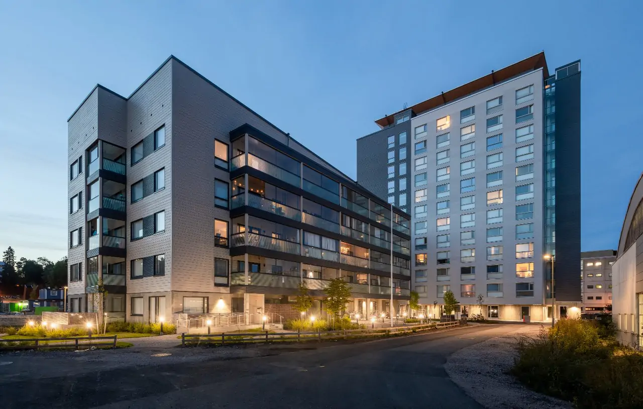 El edificio residencial Hoas Tuuliniitty sorprende con sus 13 pisos de altura y una novedosa estructura de módulos espaciales de CLT - Madera21