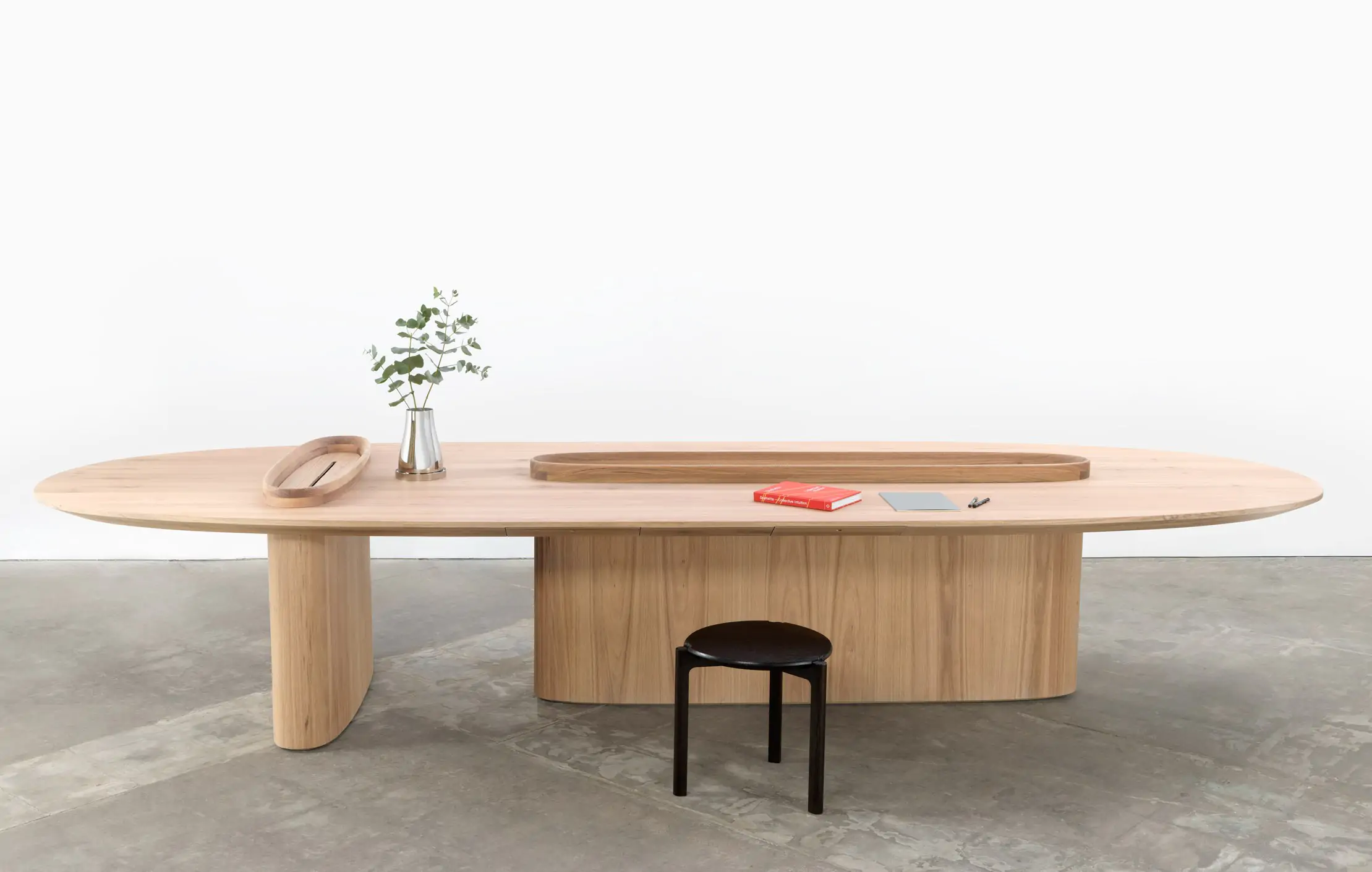 Diseñan una mesa a partir de madera extraída de un lago de Tasmania - Madera21