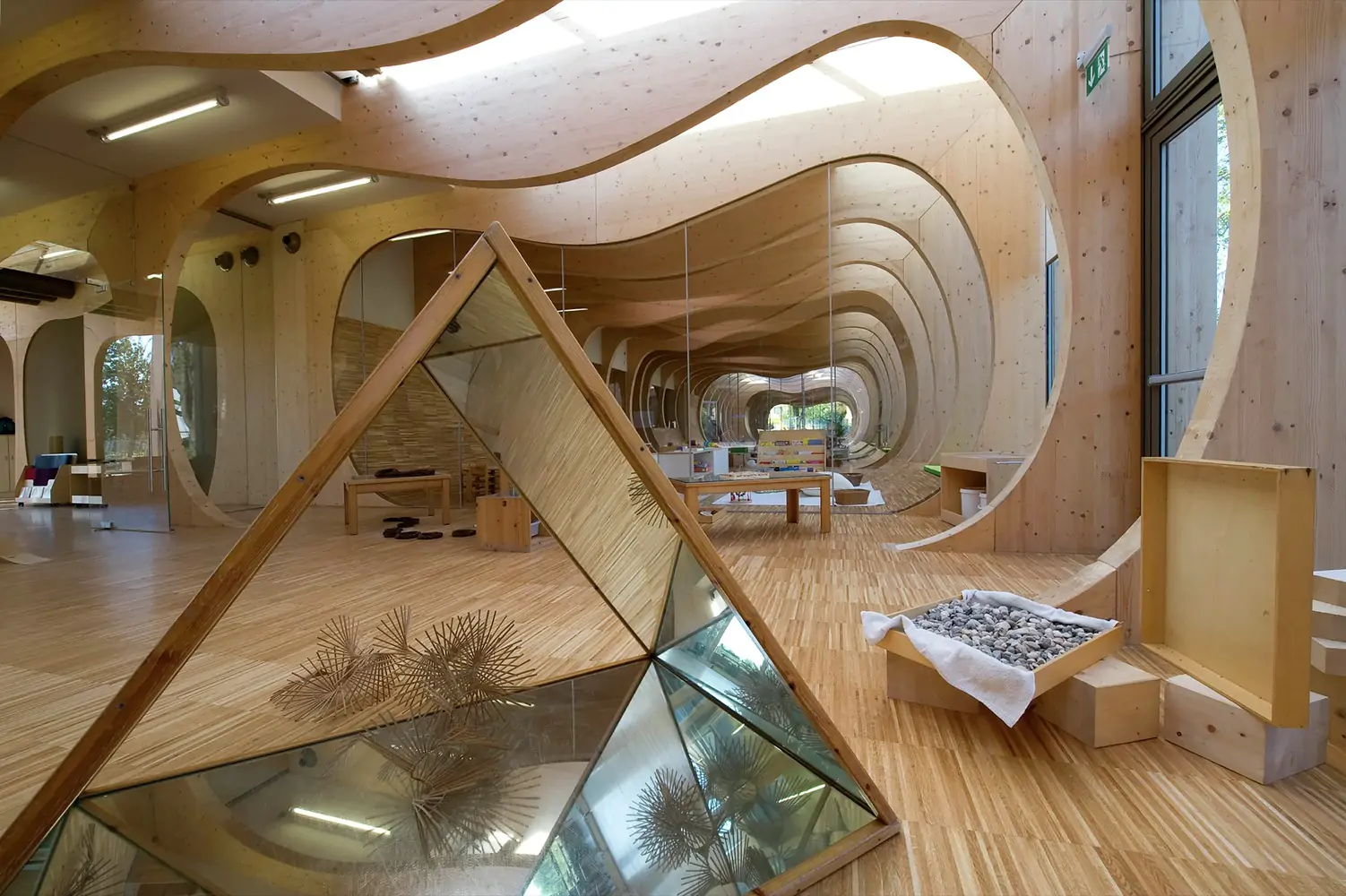 Estructura de jardín infantil de Italia incluye el uso de madera por su bajo impacto ambiental - Madera21