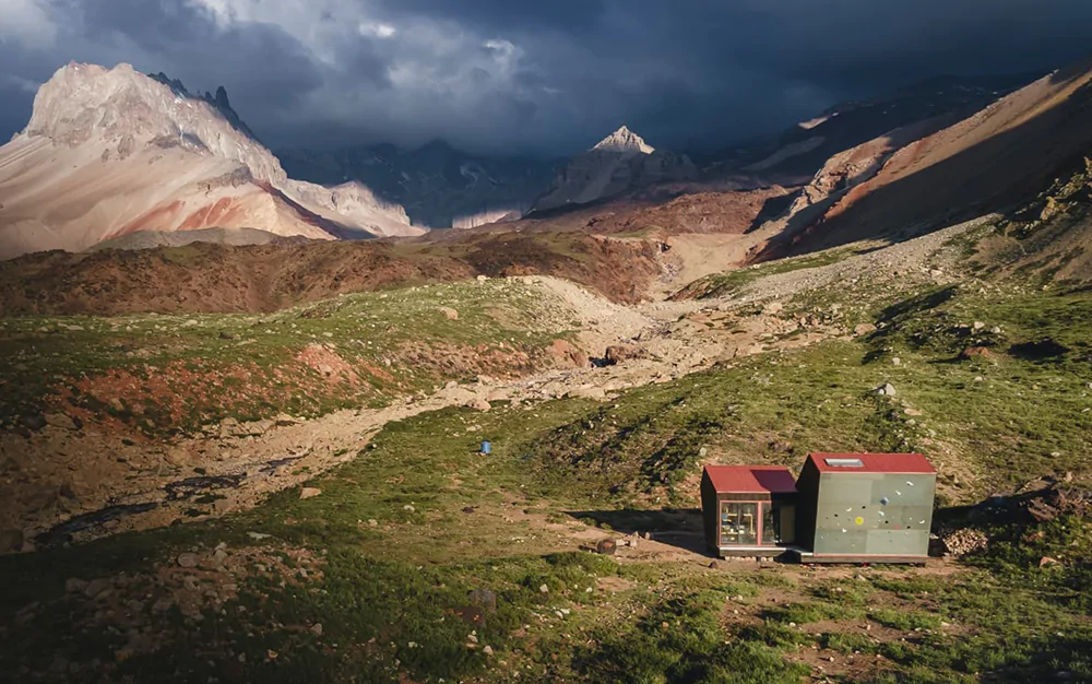 Casa en terreno de montaña