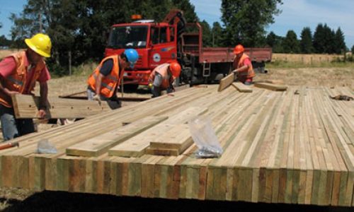 Diseño-y-construcción-del-primer-tablero-de-madera-tensado-transversalmente-en-Chile