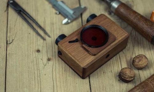 Estudio de diseño en Eslovenia crea cámaras fotográficas en base a madera