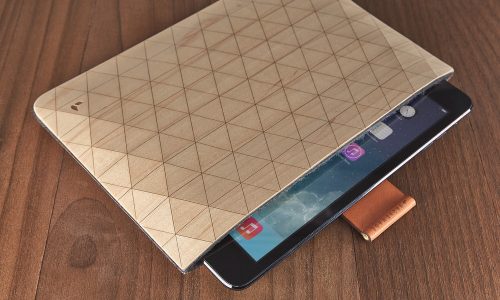 PORTADA 2. Grovemade-Geometric-Maple-iPad-Case-with-Leather-and-Brass-Rod-Strap