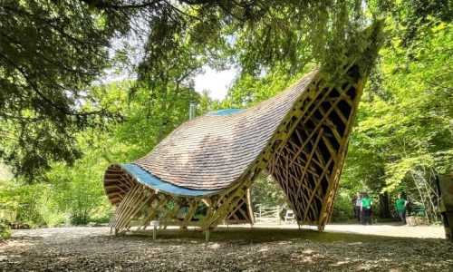 _PORTADA invisible-studio-timber-shelter-westonbirt-arboretum_dezeen_2364_hero_4-852x479