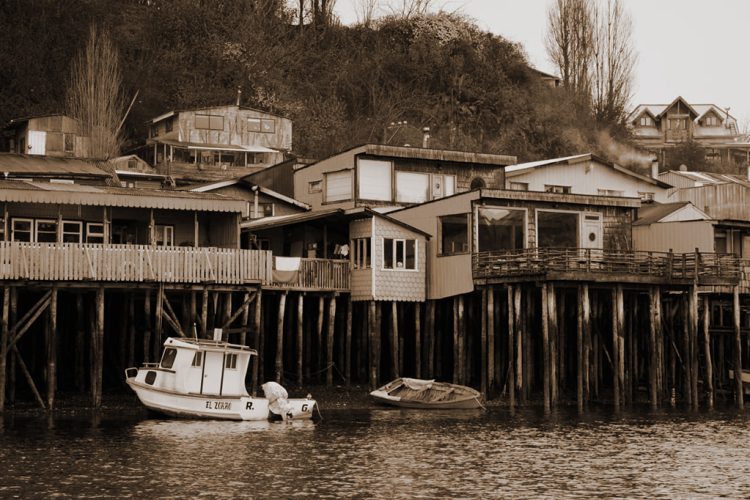 Palafitos - madera uniendo mar y tierra