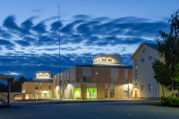 Tuupala dusk - school yard w old school