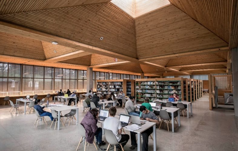 biblioteca campus miraflores