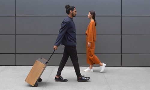 CHARLES SIMON CREA UN EQUIPAJE CUADRADO DE MADERA