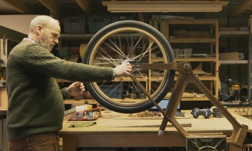 construyen bicicleta en madera