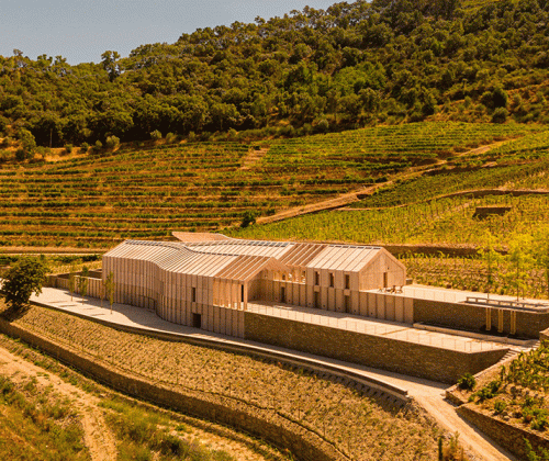 portada-Quinta-de-Adorigo-madera,-paisaje-y-diseño-en-perfecta-armonía